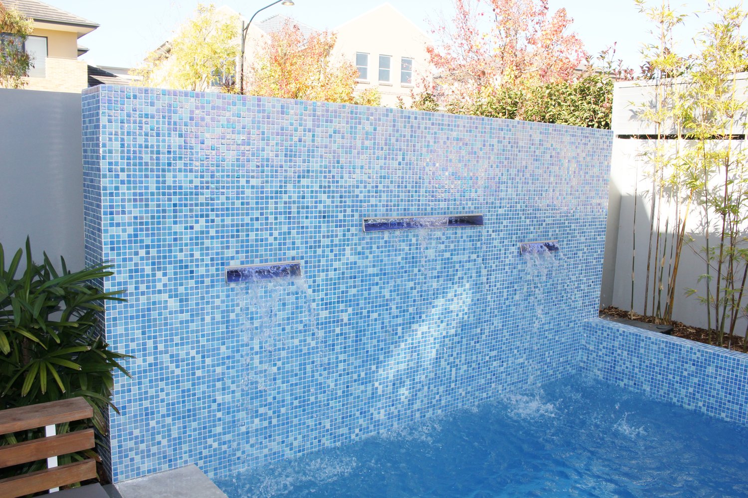 Glass mosaic pool tile Extensive range Softly rounded edges