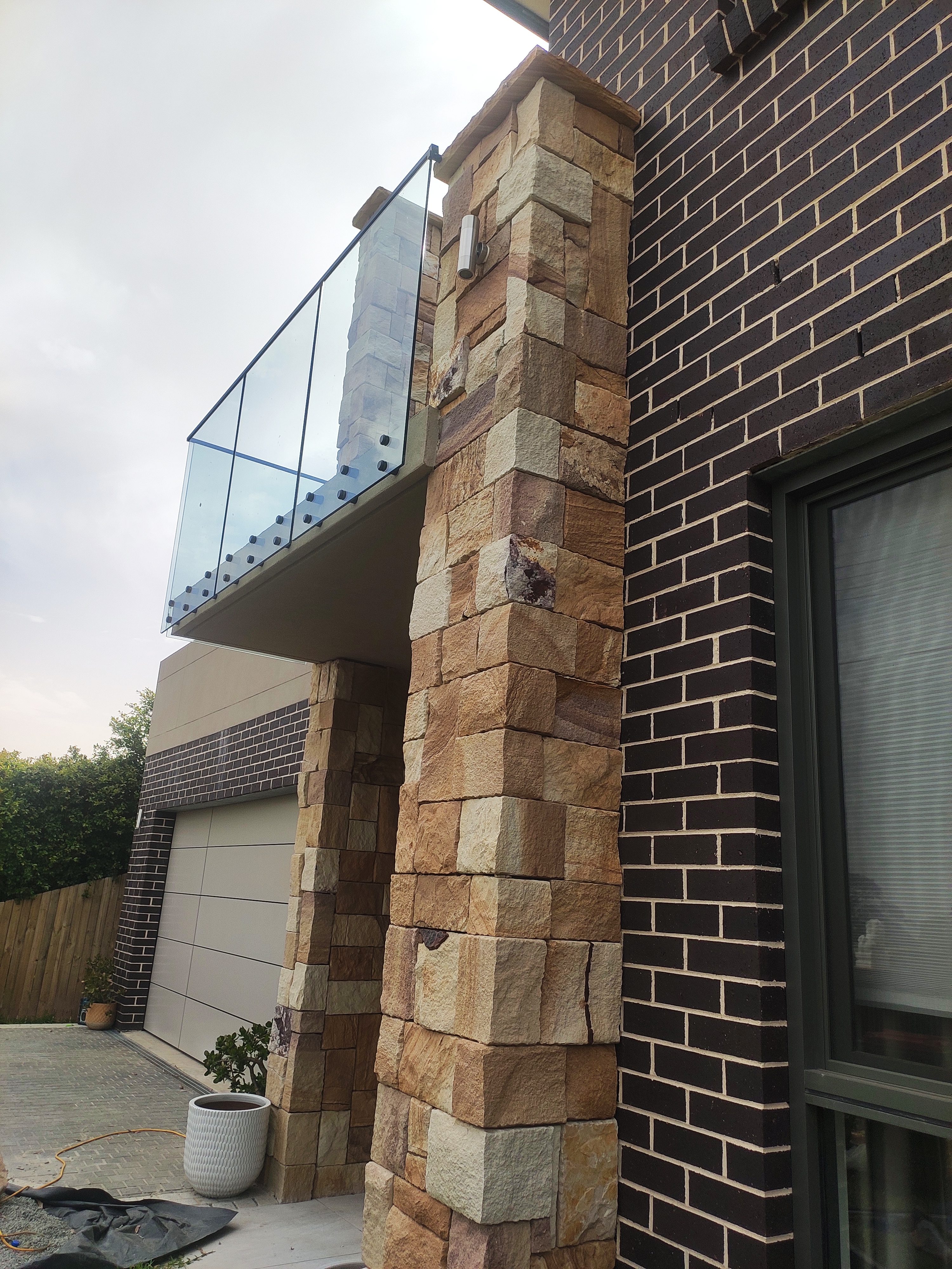 ranch colonial sandstone seen in a residential house wall design