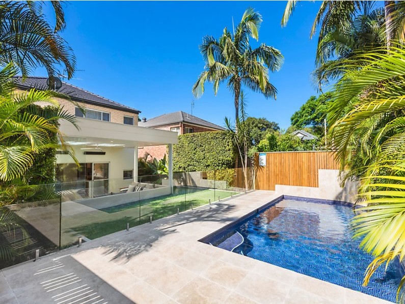 Travertine swimming pool coping stone