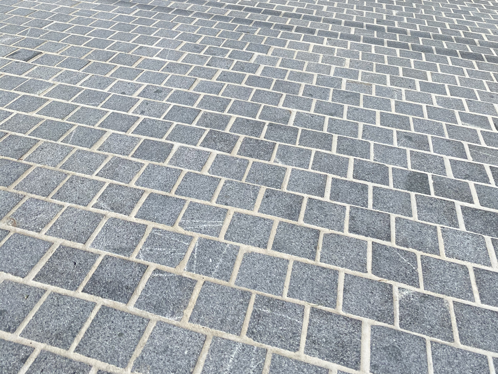 Granite cobblestone pavers