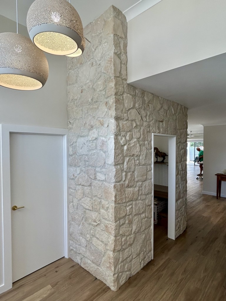 Curved Sandstone Cladding Sandstone wall - Curved wall project - Aussietecture stone supplier