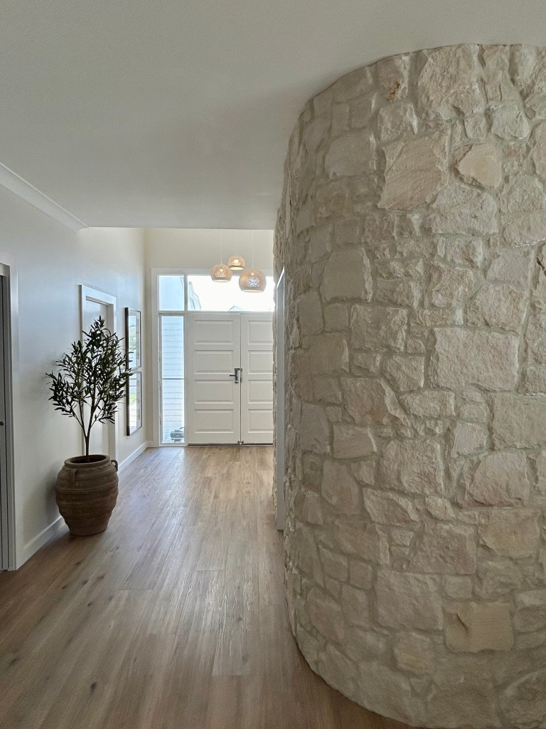 Curved Sandstone Cladding Sandstone wall - Curved wall project - Aussietecture stone supplier