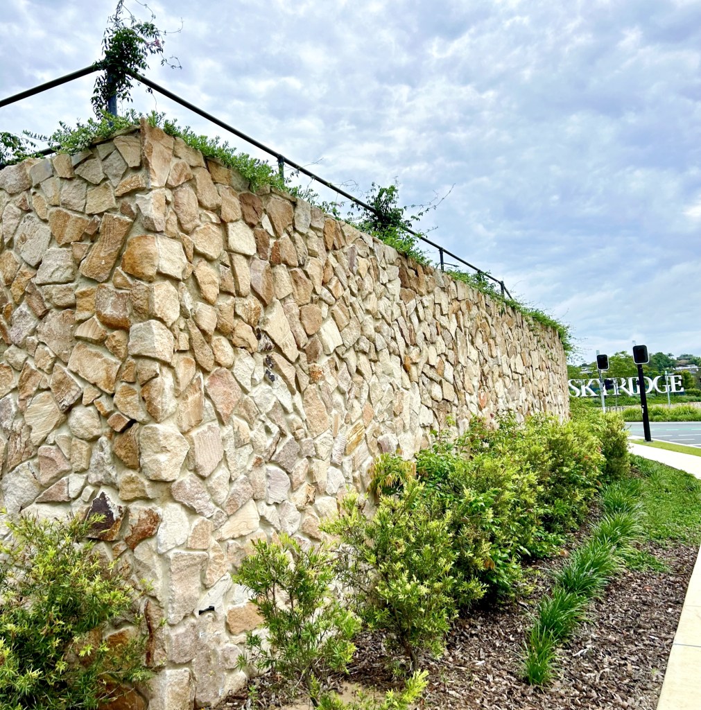 Outdoor stone cladding - Ranch Irregular Walling -SkyRidge Project