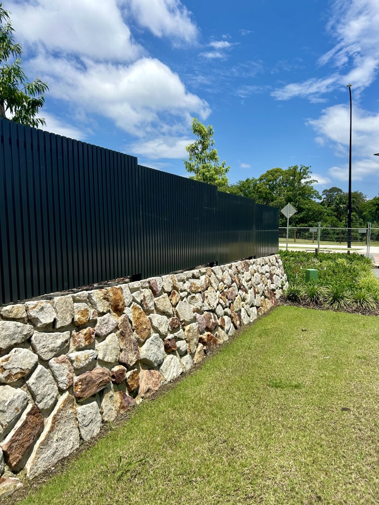 Outdoor stone cladding - Ranch Irregular Walling -SkyRidge Project