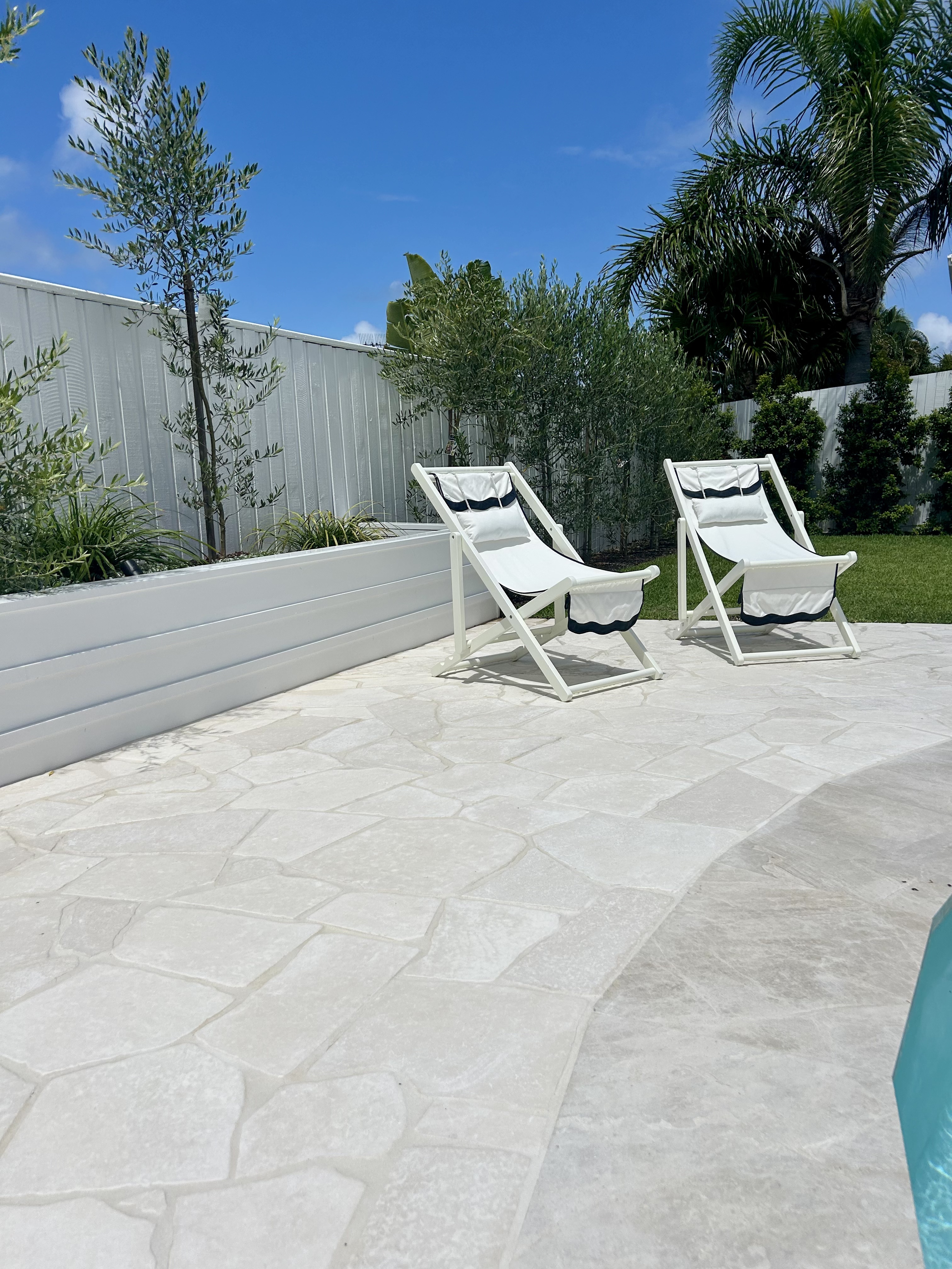 Limestone crazy paving - Hotham white limestone crazy pavement